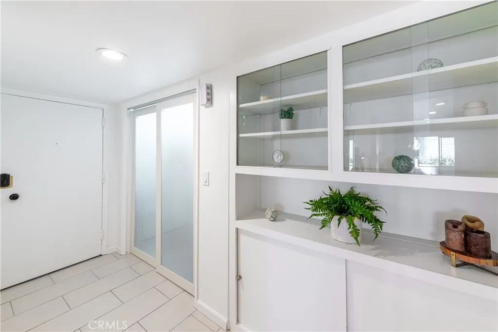 1734 N Fuller Avenue 109, Los Angeles, California 90046 home-pic-16